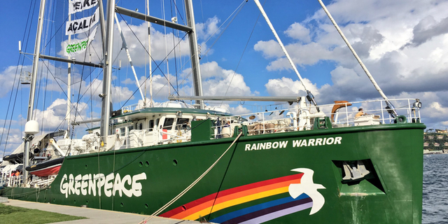 Первый корабль гринпис. Воин радуги гринпис. Воин радуги гринпис. Rainbow warrior greenpeace. Rainbow warrior 2.